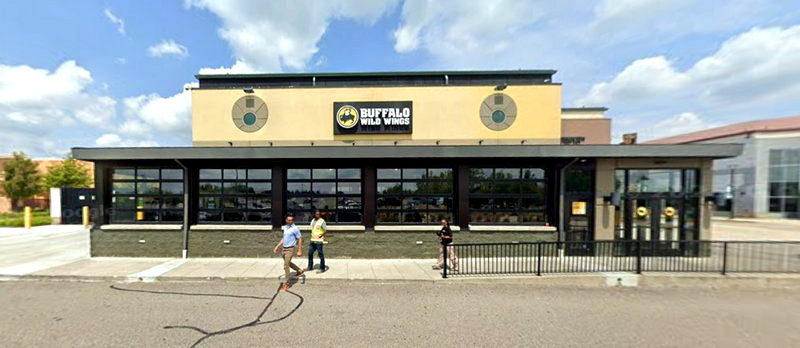 Hooters - Novi - 44375 W 12 Mile 